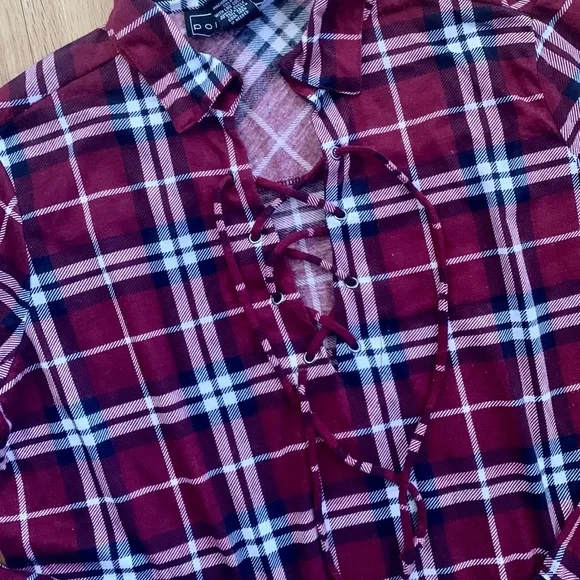 Polly & Esther Laced Flannel • M - Picture 3 of 4